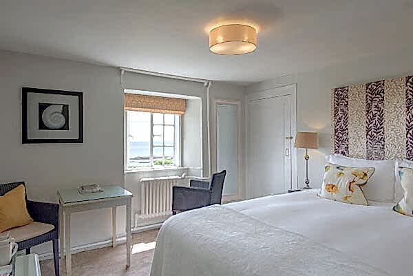 Alexandra Hotel - Room 20 23_06_25-01.jpg