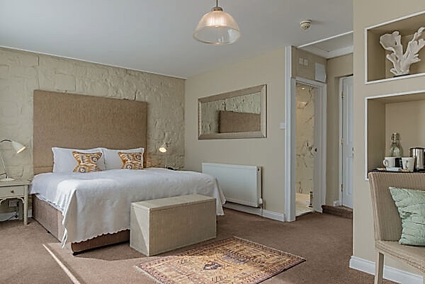 GOULD Alexandra Hotel - Room 17 18_03_25-7 edit.jpg