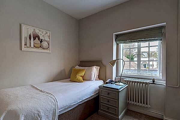 SINGLE Alexandra Hotel - Room 18 19_03_25-2b.jpg