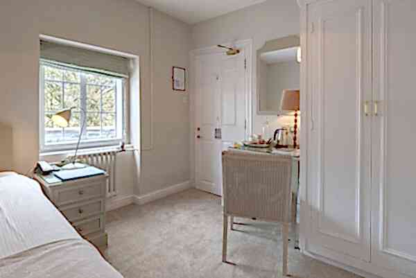 SINGLE Alexandra Hotel - Room 18 19_03_25-4.jpg