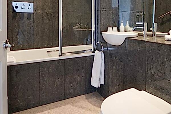 BATHROOM Alexandra Hotel 19_03_25-5.jpg